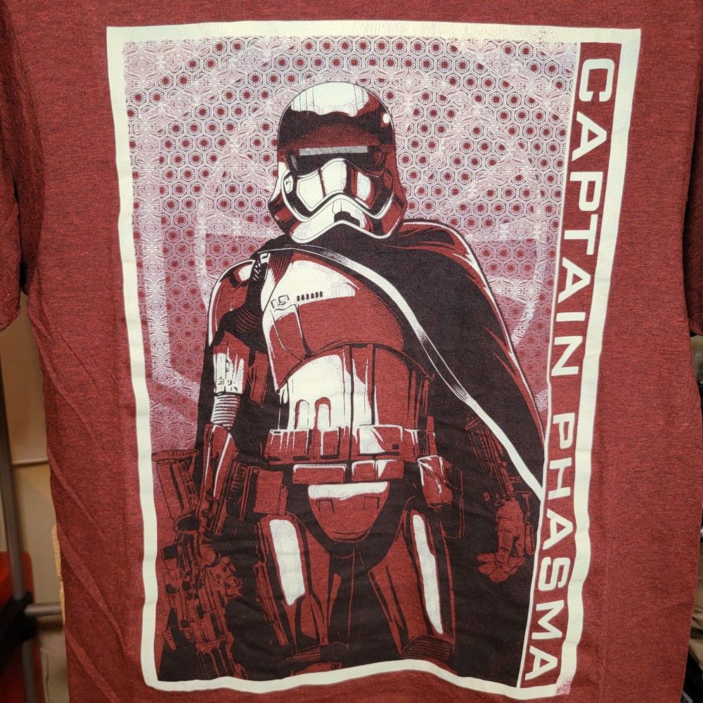 Star Wars Captain Phasma Short Sleeve Maroon Tee - Size Medium